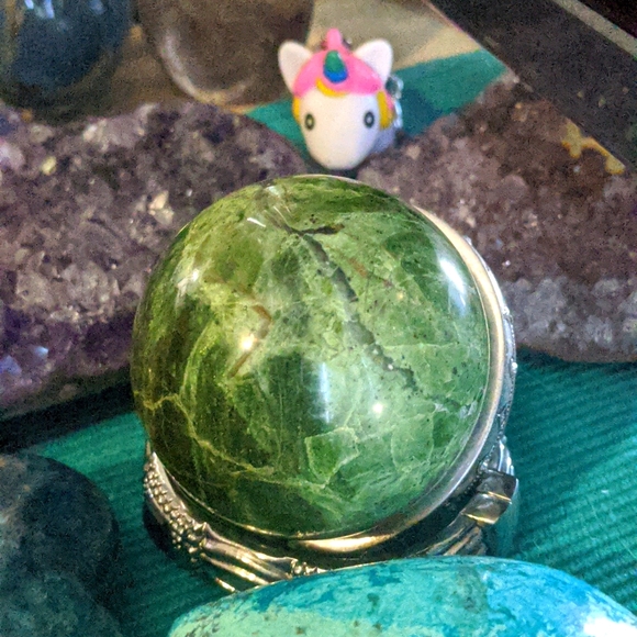 EXTREME GREEN 💚 Chrysoprase crystal sphere high quality gem - Picture 3 of 3